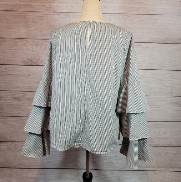 ABOUND Striped 3 Tiered Sleeve Blouse Blue and White Size Small - Picture 3 of 6